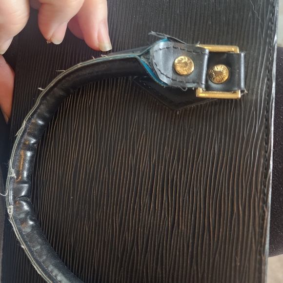 Louis Vuitton epi triangle long clutch - Picture 6 of 14